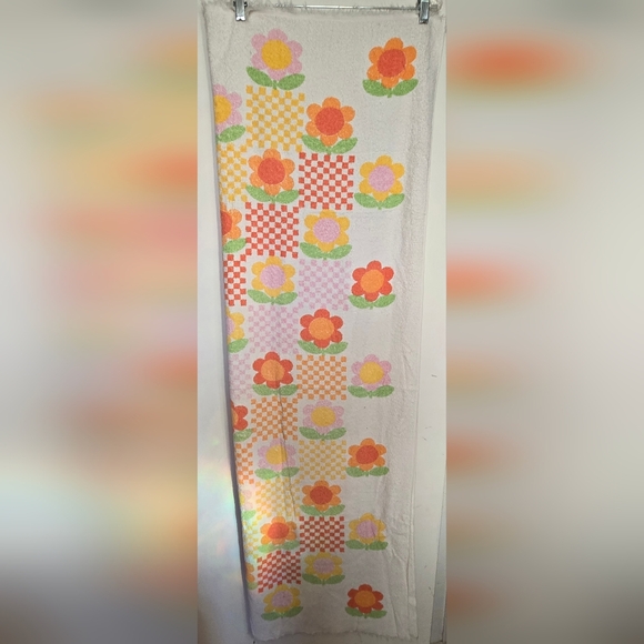 Vintage Flower Checkered Abstract Print Towel